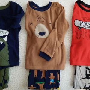 CARTERS - 3 PAIRS SIZE 6 TWO PIECE FUZZY PAJAMAS